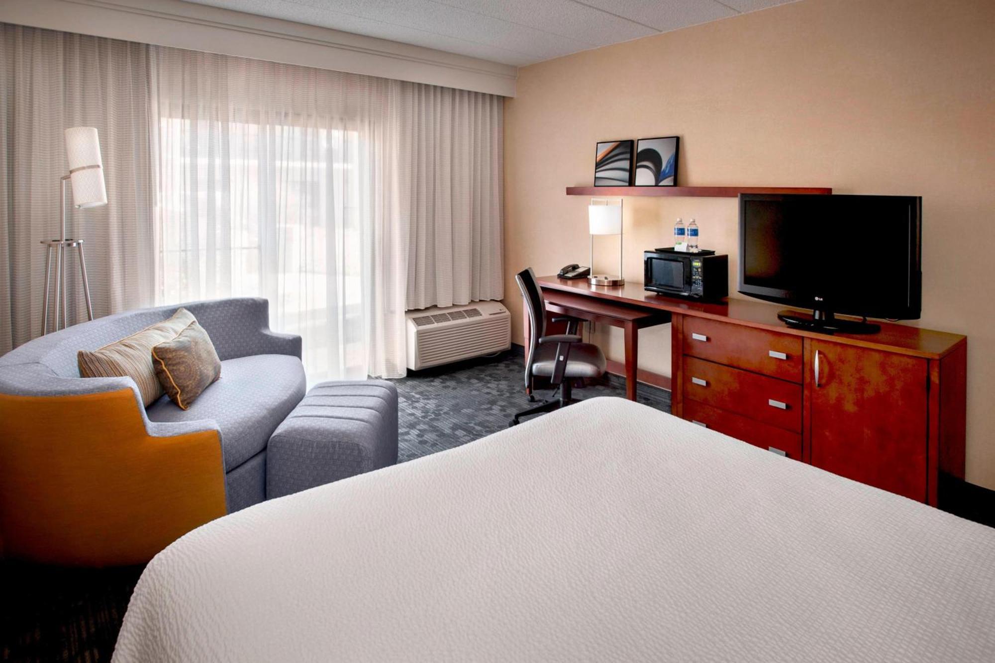 Courtyard By Marriott Hartford Windsor Airport Hotel Exterior foto