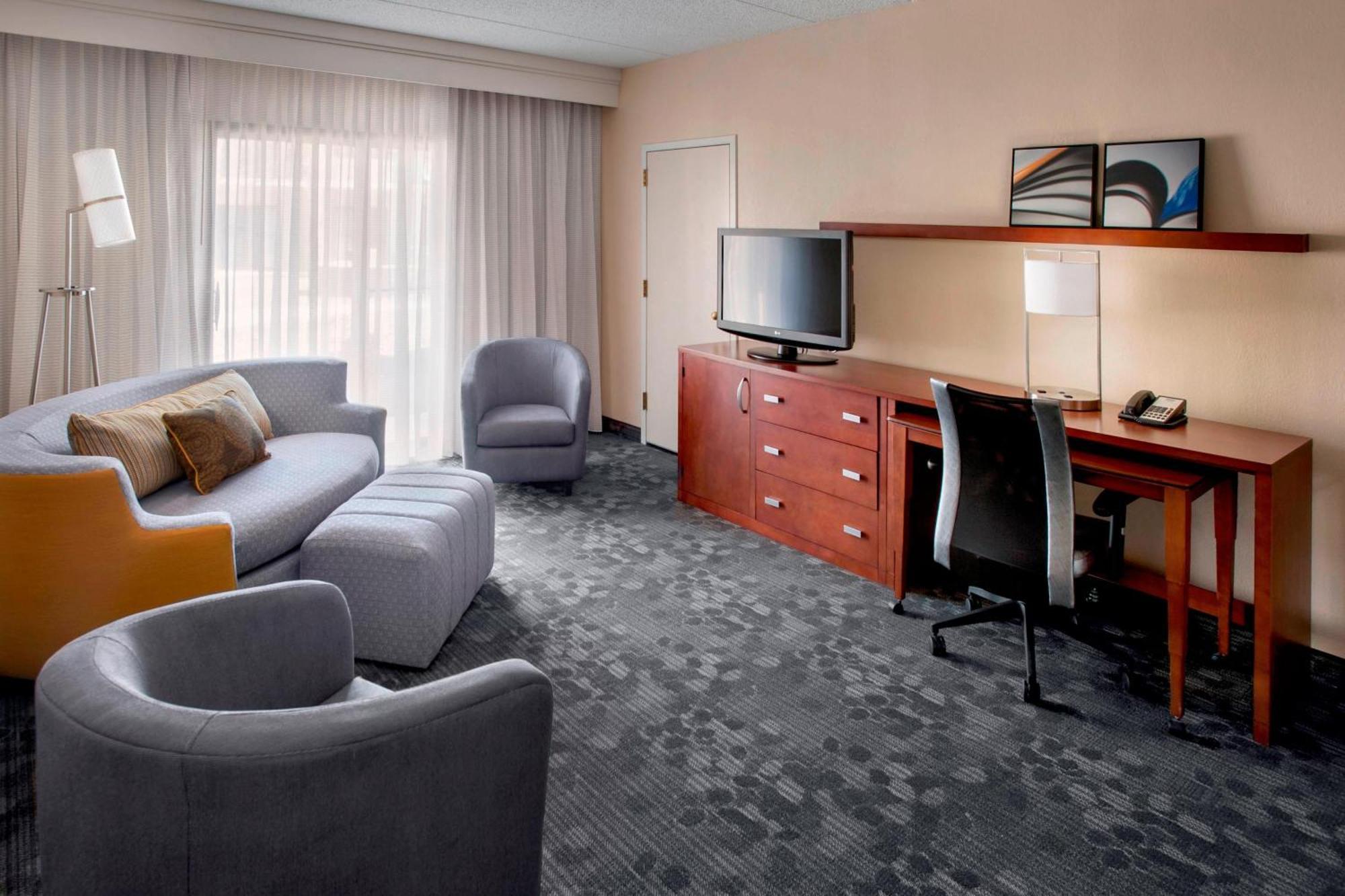 Courtyard By Marriott Hartford Windsor Airport Hotel Exterior foto