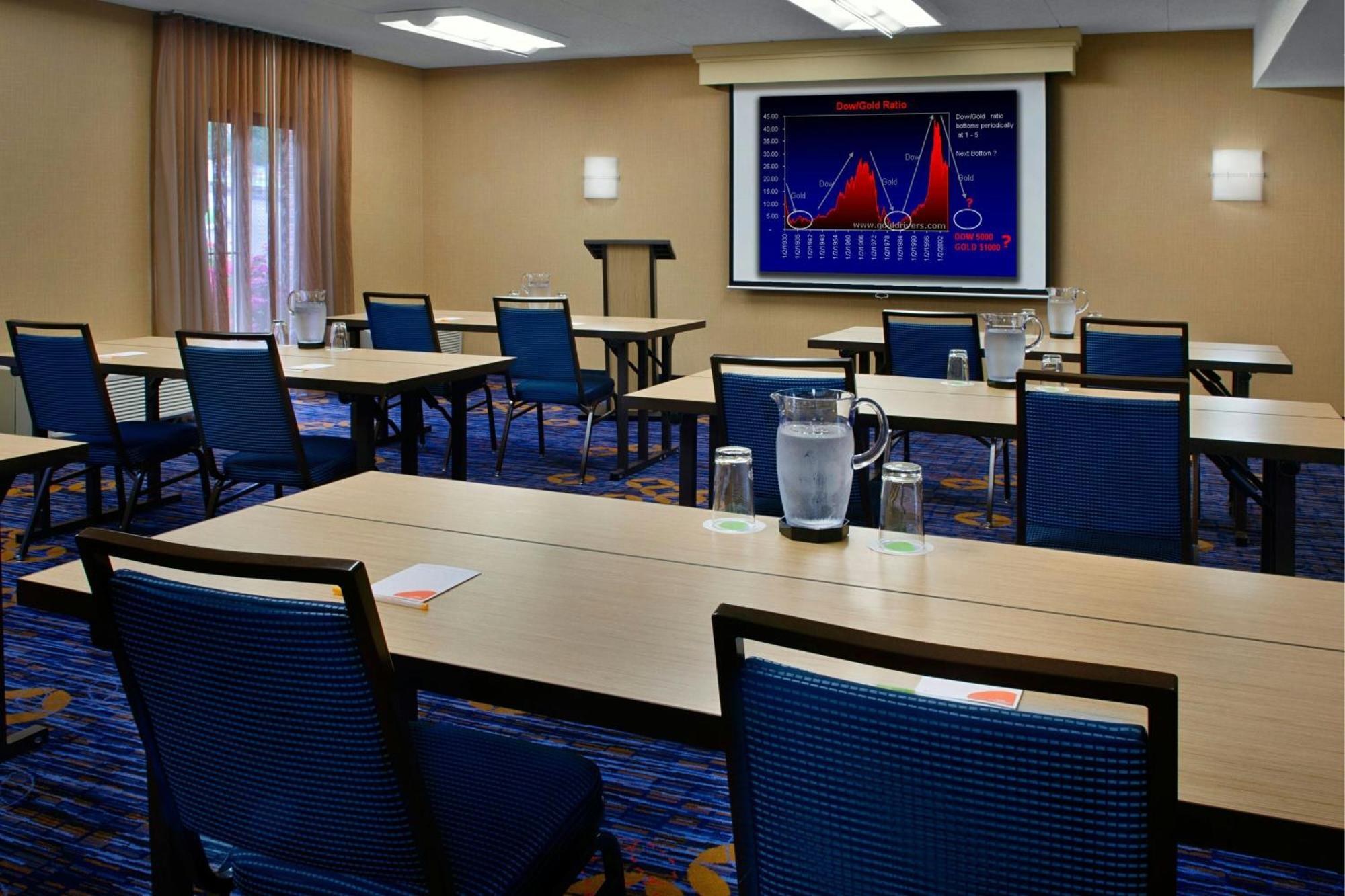 Courtyard By Marriott Hartford Windsor Airport Hotel Exterior foto