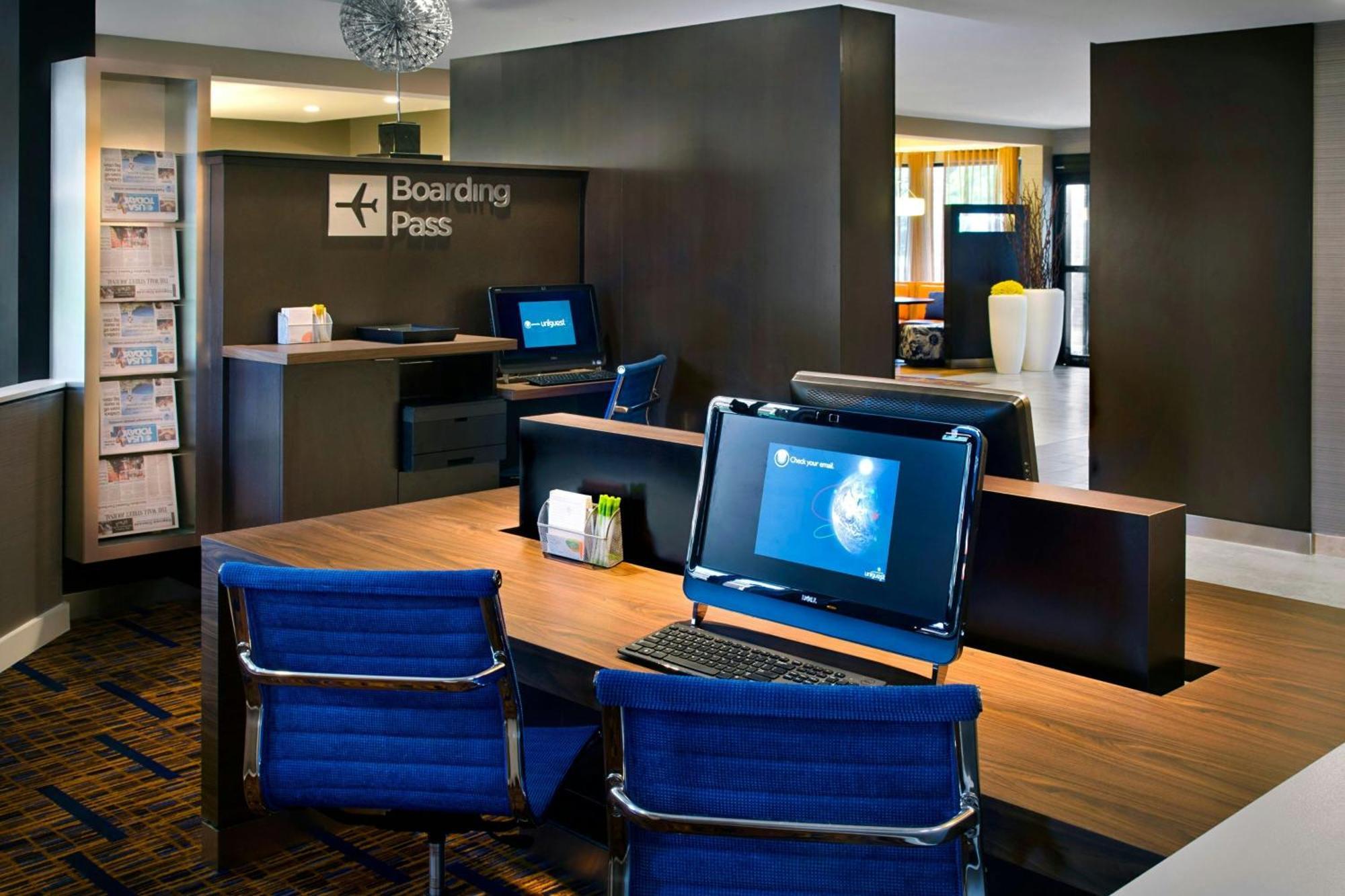 Courtyard By Marriott Hartford Windsor Airport Hotel Exterior foto